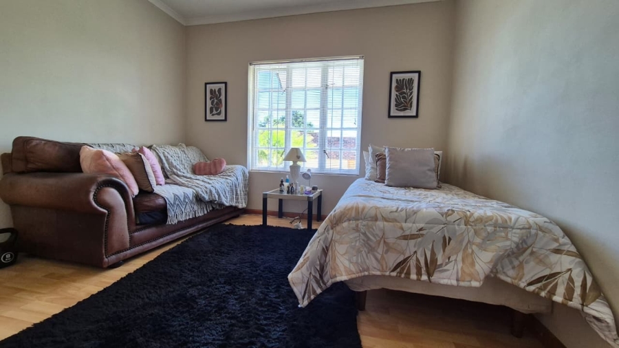 5 Bedroom Property for Sale in Middedorp Western Cape